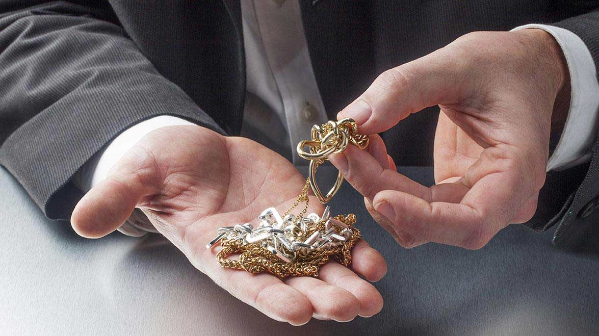 Key Considerations Before You Sell Your Old Gold Jewelry