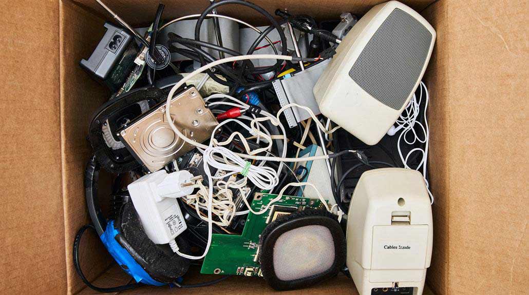 Can You Sell The Gold In Old Electronic Devices?